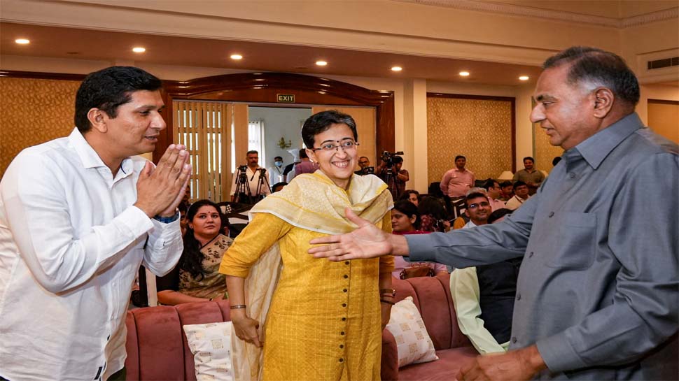 दिल्ली सरकार को मिला सिसोदिया और जैन का विकल्प; कहा- भरत की तरह संभालेंगे जिम्मेदारी दिल्ली सरकार को मिला सिसोदिया और जैन का विकल्प; कहा- भरत की तरह संभालेंगे जिम्मेदारी