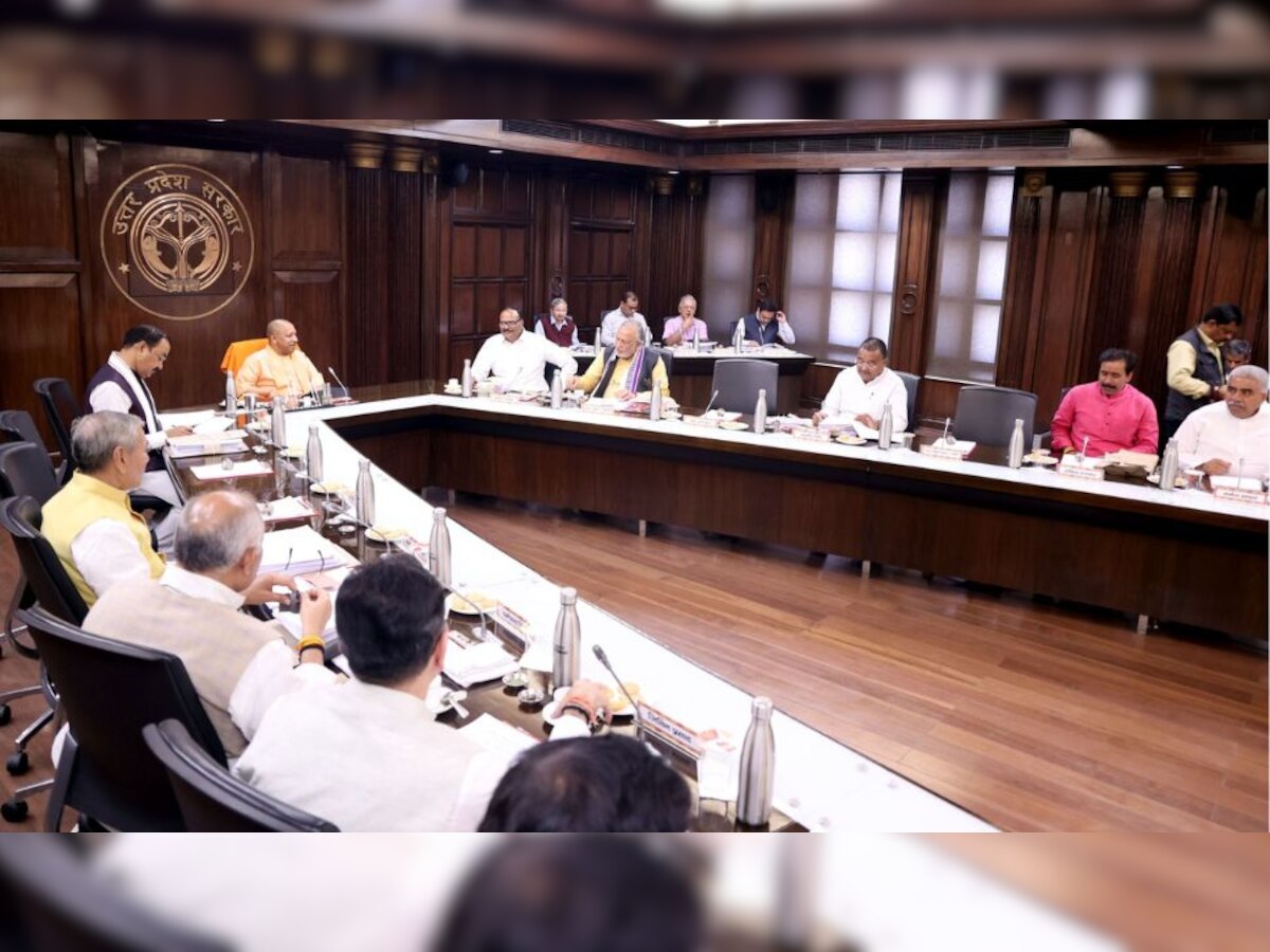 UP Cabinet Meeting : राशन में गड़बड़झाला खत्म, कार्डधारकों को कोटेदार से मिलेगी पर्ची और SMS, योगी आदित्यनाथ सरकार का बड़ा फैसला