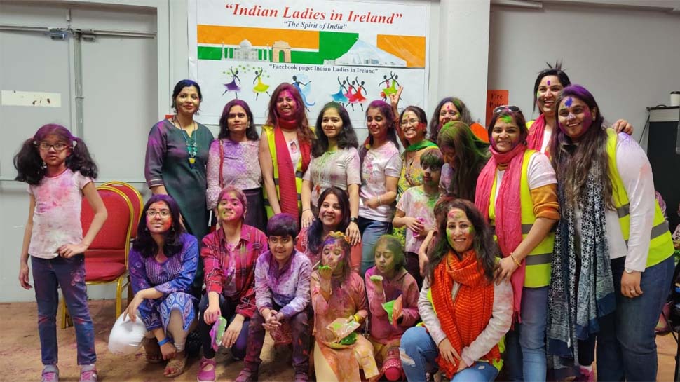 आयरलैंड के इस शहर में पहली बार खेली गई होली; सांसद रिचर्ड ब्रूटन बने खास मेहमान आयरलैंड के इस शहर में पहली बार खेली गई होली; सांसद रिचर्ड ब्रूटन बने खास मेहमान