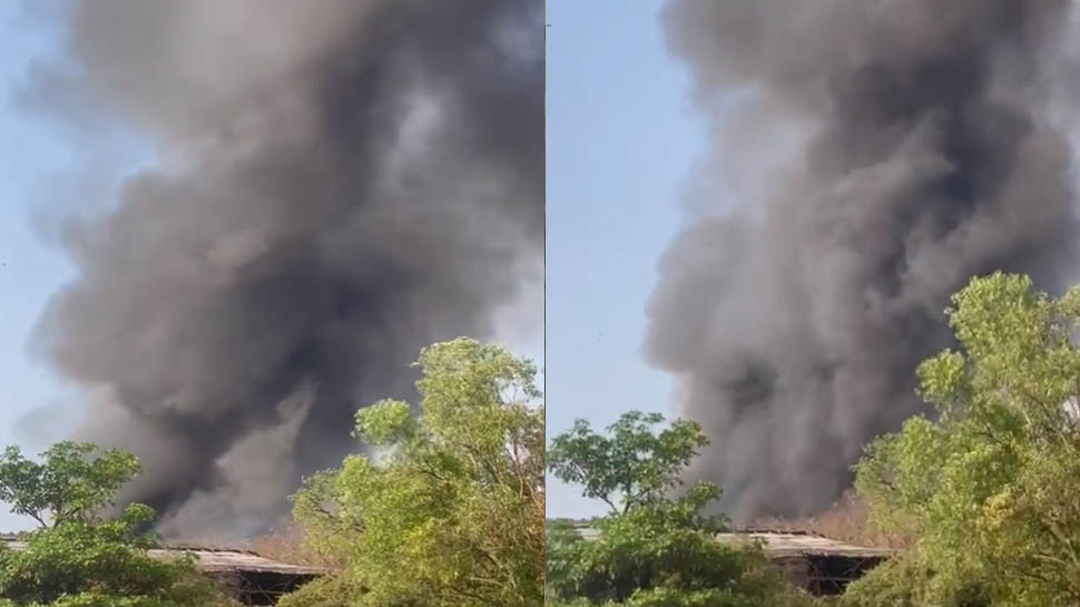 Mumbai: फिल्म सिटी में भयानक आग; कई सेट बुरी तरह जले Mumbai: फिल्म सिटी में भयानक आग; कई सेट बुरी तरह जले
