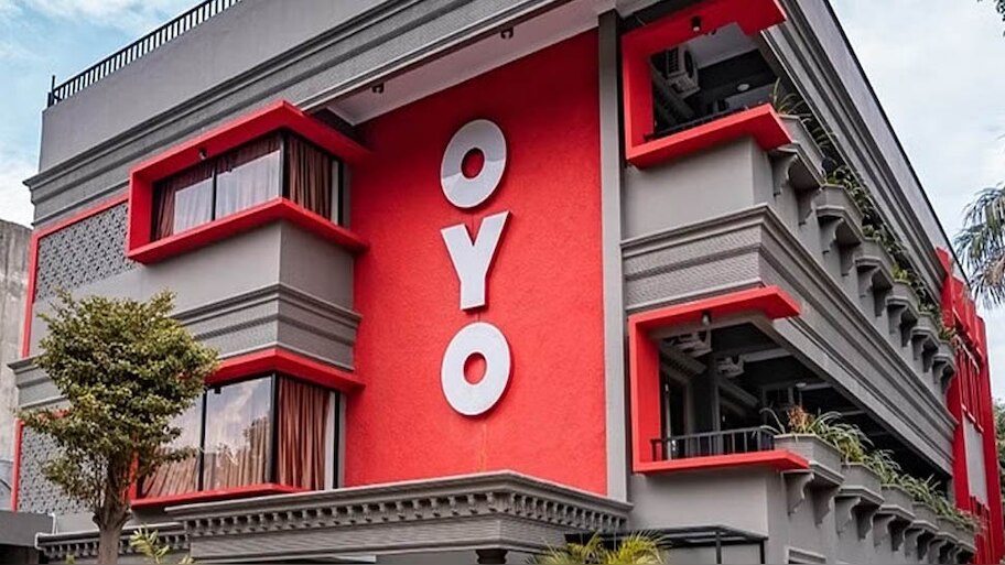 Oyo Rooms के फाउंडर के पिता 20वें माले से गिरे, मौके पर हुई मौत