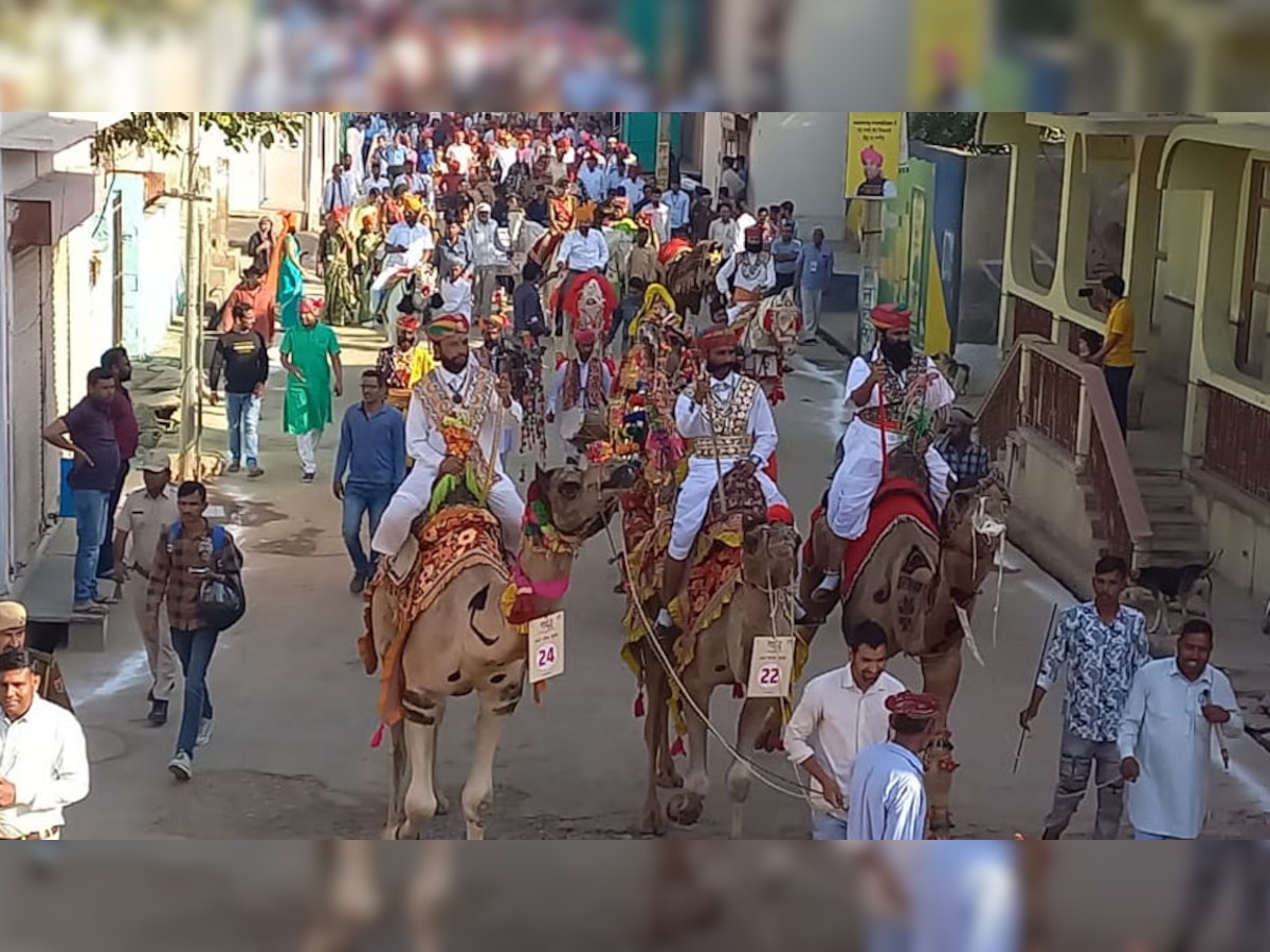 लक्ष्मणगढ़ के शेखावाटी महोत्सव-2023 में ऊंट और घोडों के साथ रवाना हुआ 'हेरिटेज वॉक' 