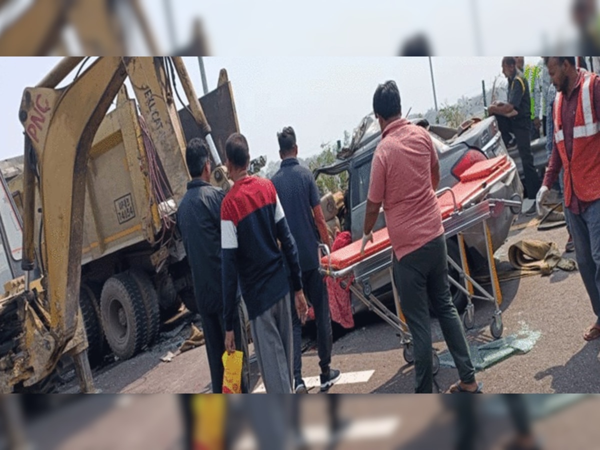 Purvanchal Expressway Road Accident : लाश लेकर जा रही कार में सवार 5 लोग बने मौत के शिकार, पूर्वांचल एक्सप्रेसवे पर भीषण हादसा