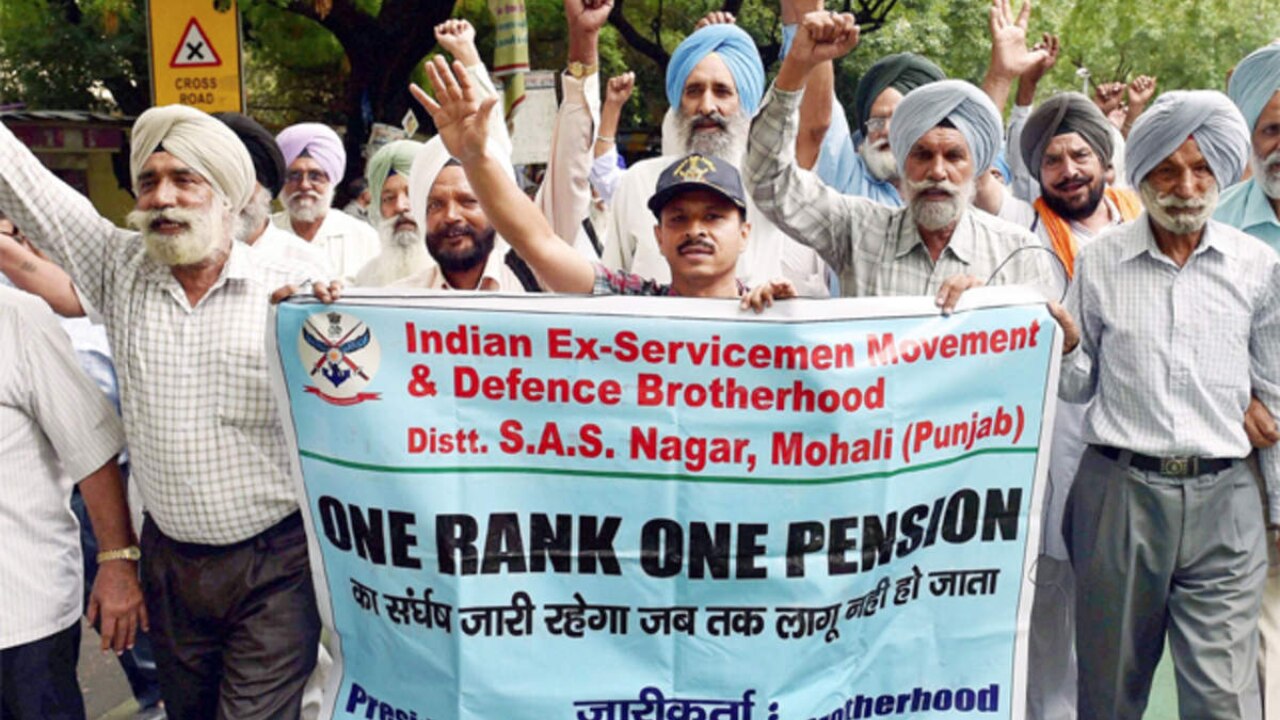 OROP: वन रैंक वन पेंशन के बकाये को लेकर सुप्रीम कोर्ट की खरी-खरी, कहा- कानून हाथ में...