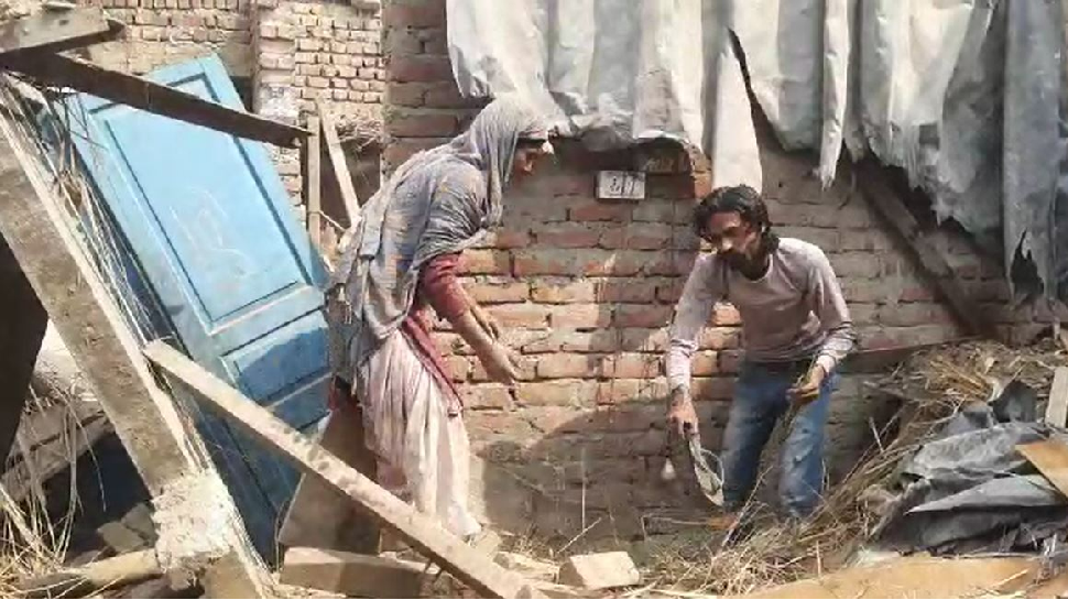 Yamunanagar news shadipur Girl injured house roof collapsed video
