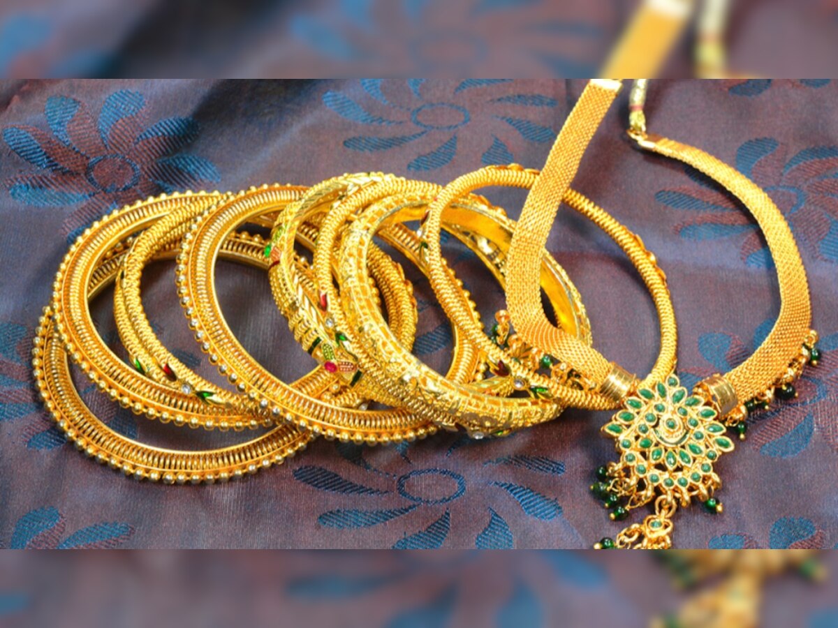 Today Gold-Silver Price: ଶୀଘ୍ର କରନ୍ତୁ: ରେକର୍ଡ ଦରରୁ ୨,୨୫୦ ଶସ୍ତା ମିଳୁଛି ସୁନା, ଜାଣନ୍ତୁ ଆଜିର ନୂଆ ରେଟ୍