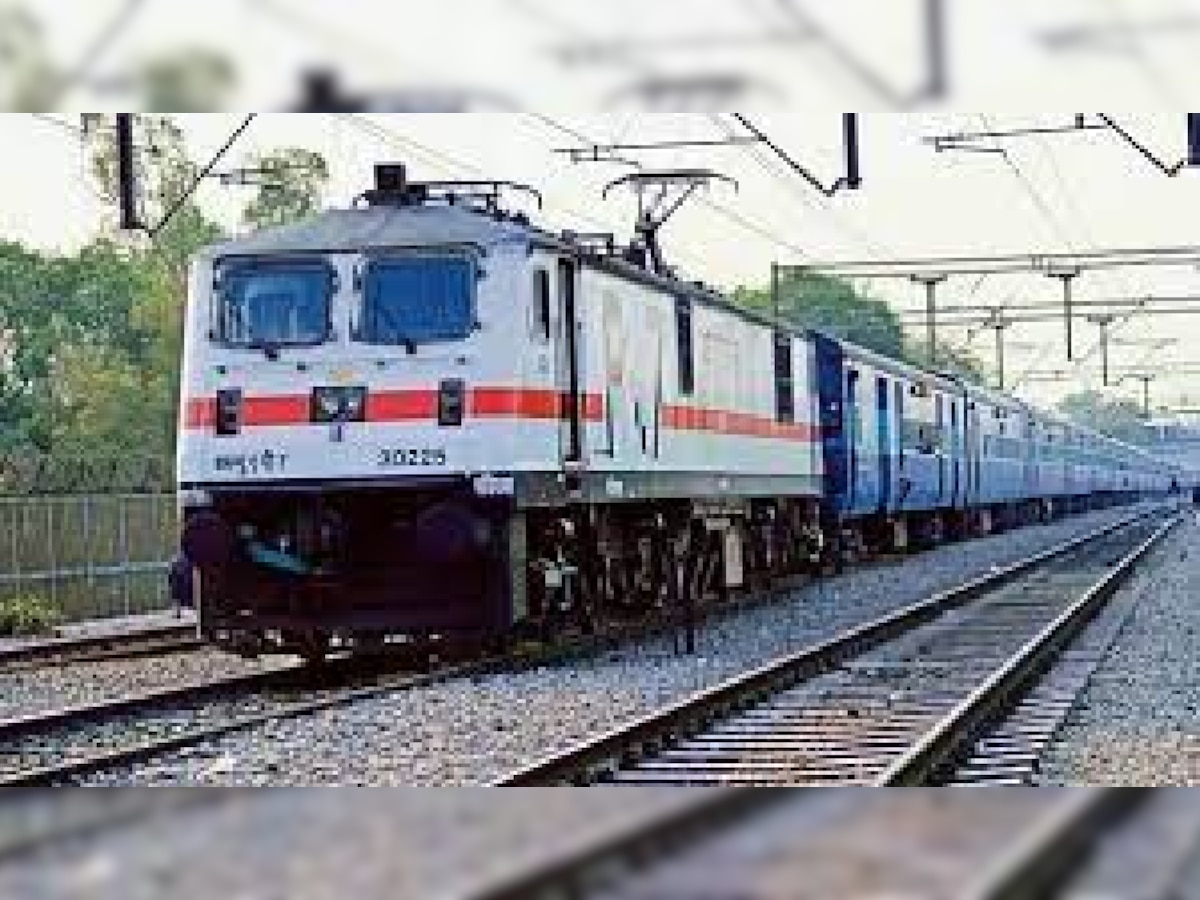 Indian Railways: वरिष्ठ नागरिकों के लिए गुड न्यूज! रेलवे फिर से दे सकता है बुजुर्ग यात्रियों को ट्रेन टिकट में छूट
