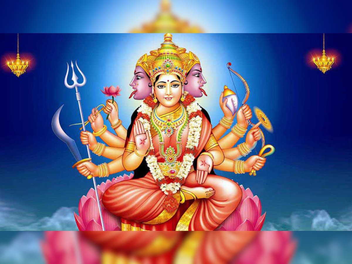 Gayatri Mantra: मानसिक तनाव से खुद को ऐसे रखें दूर, बस हर दिन करें गायत्री मंत्र का जप