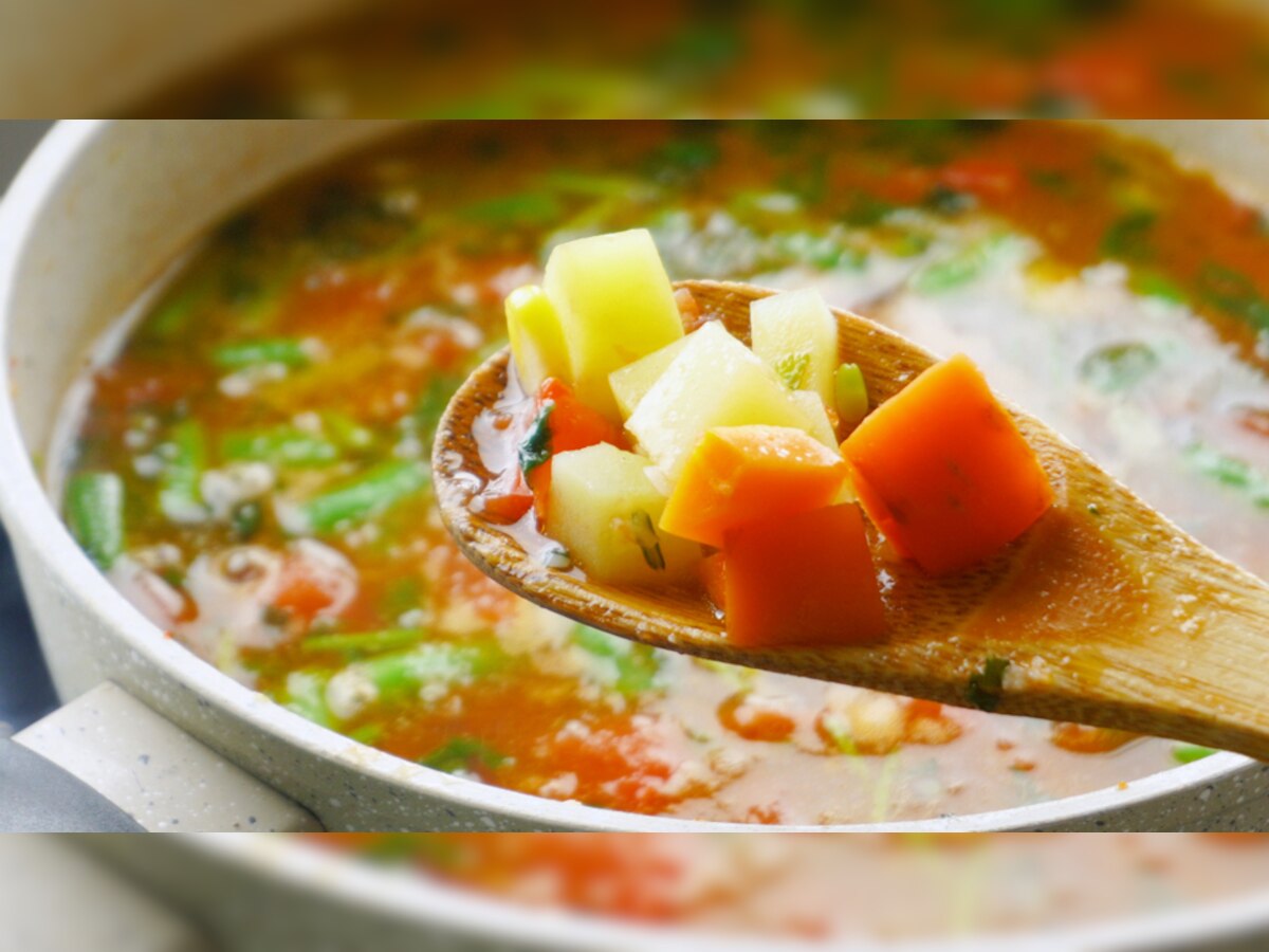 सर्दी, खांसी और जुकाम से बचाएंगे ये सूप, घर पर रखी इन चीजों से करें तैयार