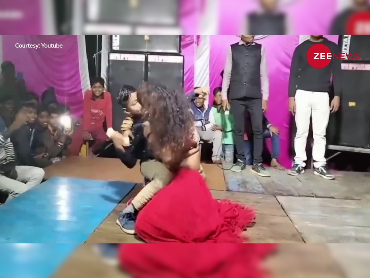 1200px x 900px - sexy desi bhojpuri girl hot and bold dance moves with little boy arkestra  video viral on social media | Viral: à¤­à¥‹à¤œà¤ªà¥à¤°à¥€ à¤—à¤¾à¤¨à¥‡ à¤ªà¤° à¤²à¤¡à¤¼à¤•à¥€ à¤¹à¥à¤ˆ à¤†à¤ªà¥‡ à¤¸à¥‡ à¤¬à¤¾à¤¹à¤°,  à¤›à¥‹à¤Ÿà¥‡ à¤¬à¤šà¥à¤šà¥‡ à¤•à¥‡ à¤¸à¤¾à