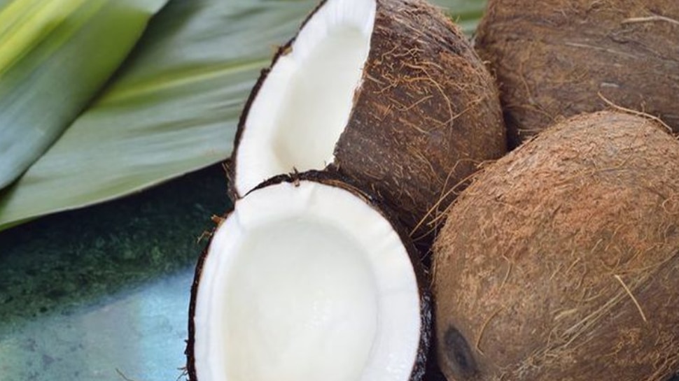 Raw Coconut Benefits eat nariyal in summer for health and weight loss kaccha nariyal khaane ke
