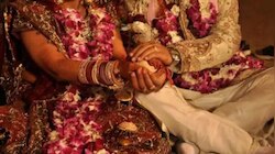 Ajab Gajab: मुंह दिखाई में कम नेग मिलने से रूठी दुल्हन, मायके से वापस लौटने से किया 