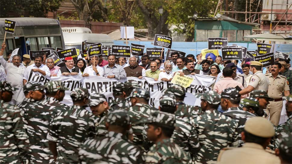 अडानी मुद्दे पर संसद से सड़क पर आ गया 18 विपक्षी दल, सरकार ने दिखा दी औकात ! अडानी मुद्दे पर संसद से सड़क पर आ गया 18 विपक्षी दल, सरकार ने दिखा दी औकात !