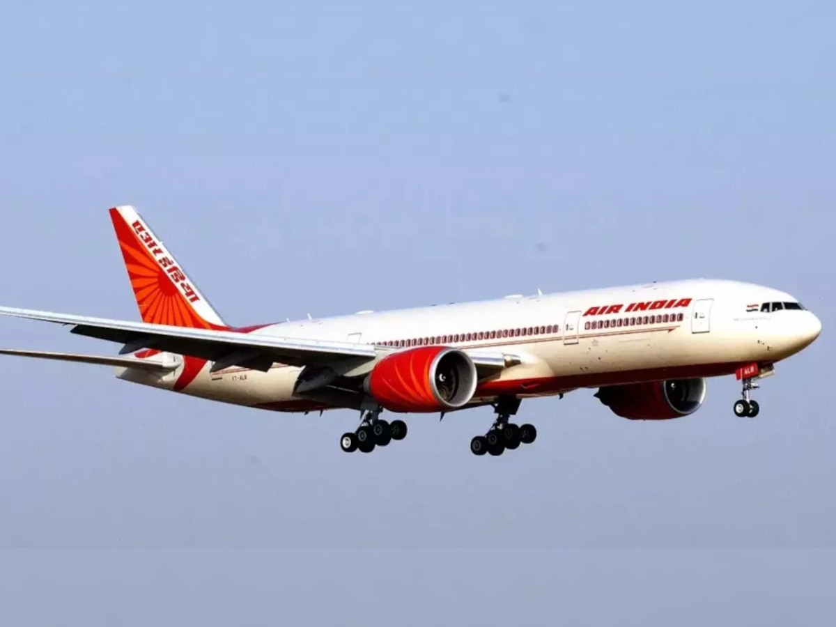 Air India Flight: शिकागो हवाई अड्डे पर फंसे एयर इंडिया के 300 यात्री, जानिए क्या है वजह 