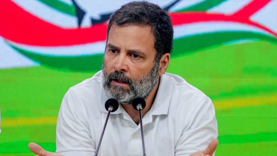ब्रिटेन में दिए बयान पर भाजपा मांग रही थी राहुल से माफ़ी; उलटे कांग्रेस नेता ने खेल दिया विक्टिम कार्ड ब्रिटेन में दिए बयान पर भाजपा मांग रही थी राहुल से माफ़ी; उलटे कांग्रेस नेता ने खेल दिया विक्टिम कार्ड