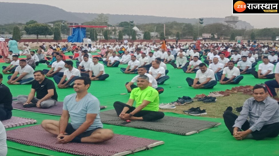 Jaipur Rajasthan University today Yoga camp on the theme of Har Dil