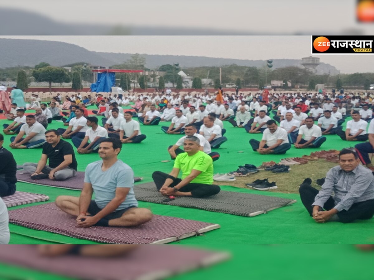 Jaipur News:राजस्थान विश्वविद्यालय में आज से योग शिविर , "हर दिल ध्यान-हर दिन ध्यान'' की थीम पर हुआ आयोजन