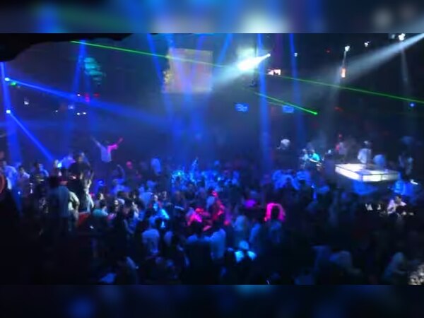 ये कैसा विदेशी नाइट क्लब? ना शराब, ना सिगरेट और ना ही मांस, बस संस्कृत गानों पर थिरकते हैं लोग