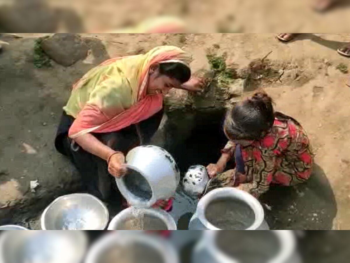 झारखंड के इस गांव में पानी के लिए हाहाकार, नदी का गंदा पानी पीने को मजबूर हुए लोग