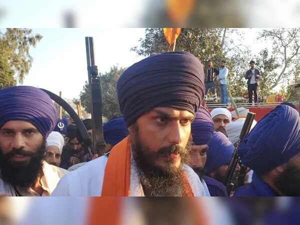 Punjab: ख़ालिस्तानी समर्थक की गिरफ़्तारी के बाद माहौल गर्म; धारा 144 लागू, इंटरनेट सेवा प्रभावित 