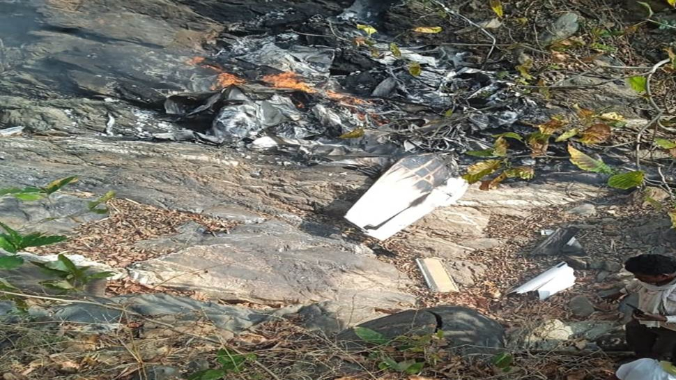 Balaghat: बालाघाट में चार्टर प्लेन हादसे का हुआ शिकार, 2 पायलट की मौक़े पर मौत Balaghat: बालाघाट में चार्टर प्लेन हादसे का हुआ शिकार, 2 पायलट की मौक़े पर मौत
