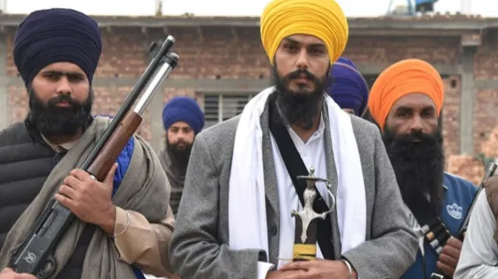 Punjab Internet Shutdown: पंजाब में बंद हुआ इंटरनेट, अभी भी लापता है अमृतपाल Punjab Internet Shutdown: पंजाब में बंद हुआ इंटरनेट, अभी भी लापता है अमृतपाल