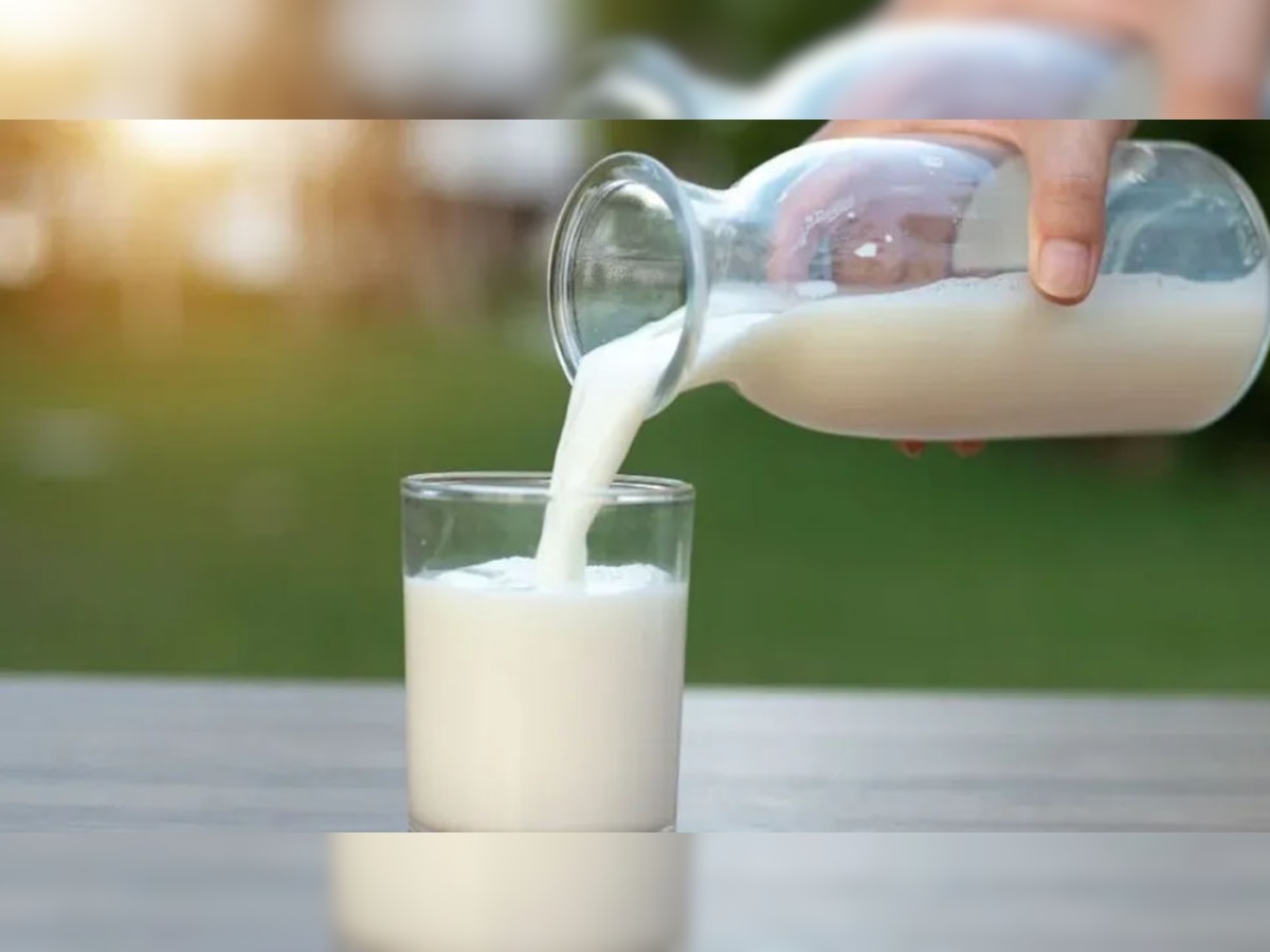 Milk benefits: हर रोज इस तरह पिया करें दूध, शरीर में आएगी जबरदस्त ताकत