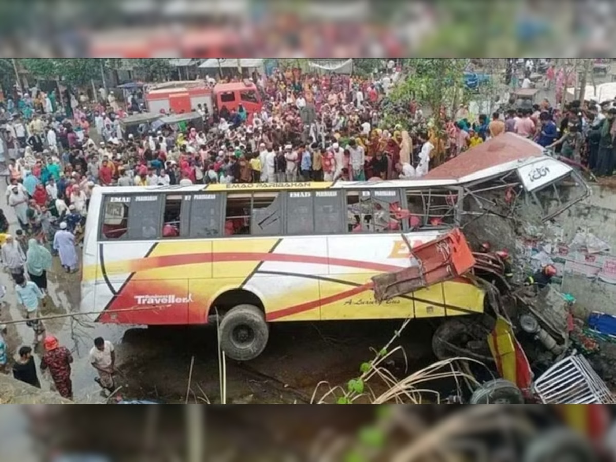 Bangladesh Bus Accident: ଭୀଷଣ ସଡ଼କ ଦୁର୍ଘଟଣା; ଖାଇକୁ ବସ୍ ଖସି ପଡ଼ିବାରୁ ଚାଲିଗଲା ୧୯ ଯାତ୍ରୀଙ୍କ ଜୀବନ, ୨୫ ଆହତ
