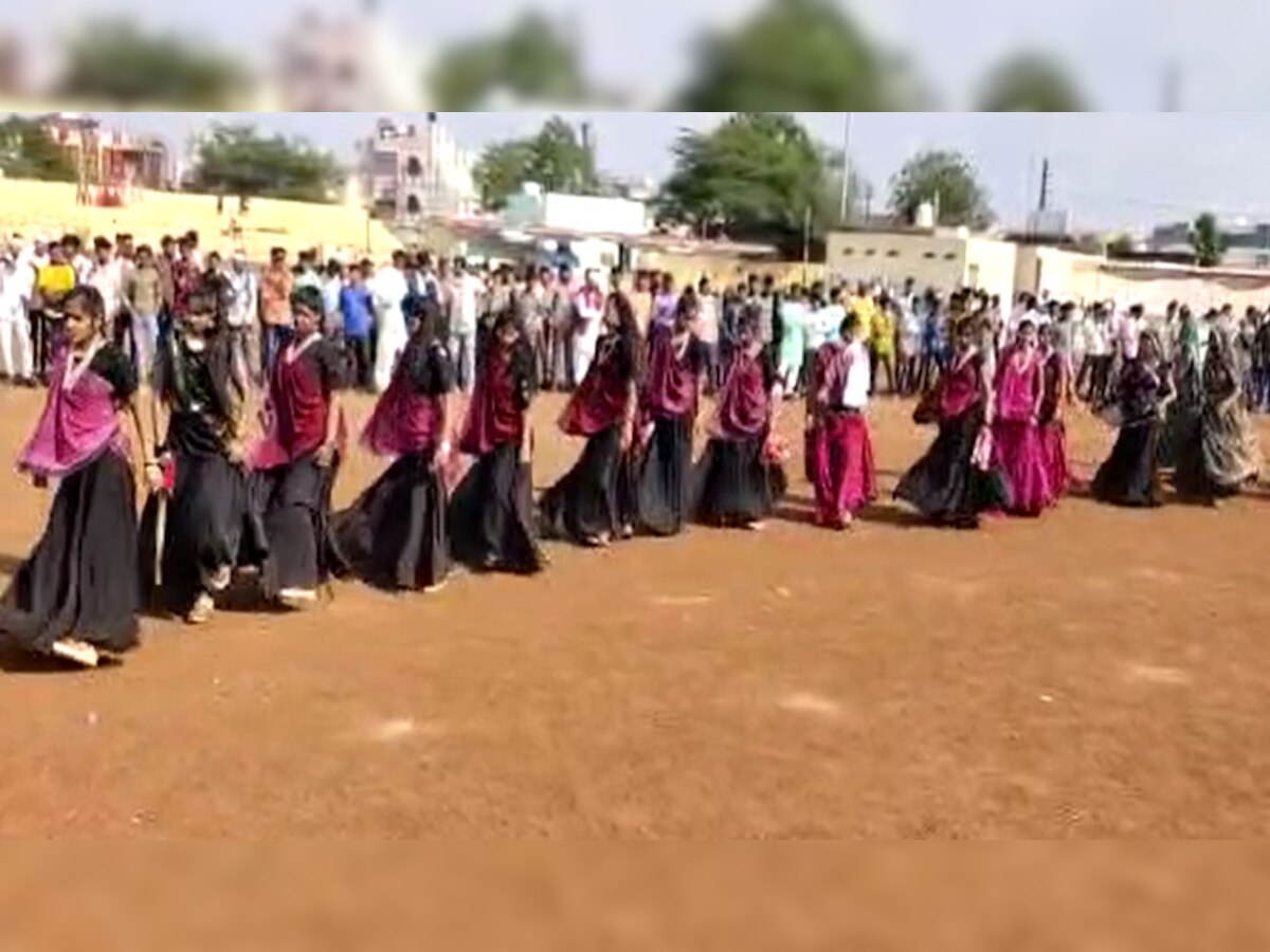 Pratapgarh: मोहनलाल सुखाड़िया स्टेडियम में भील प्रदेश मुक्ति मोर्चा ने किया गैर नृत्य का आयोजन 