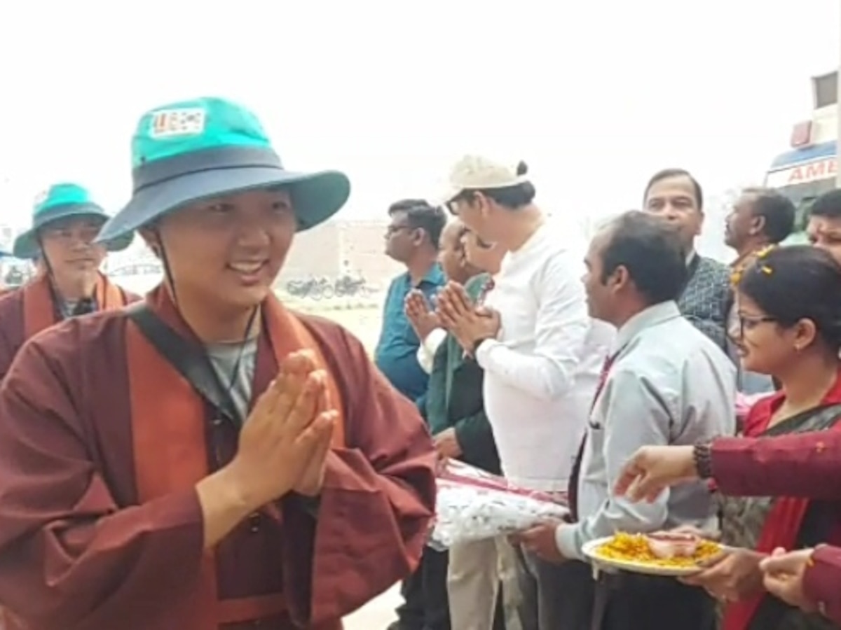 Shravasti :दक्षिण कोरिया से 200 बौद्ध भिक्षु 1167 किमी पैदल यात्रा कर पहुंचे श्रावस्ती