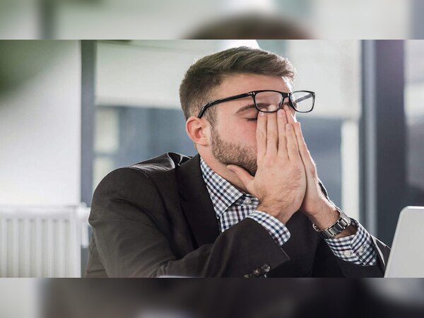 Thyroid Symptoms: ये लक्षण दिखते ही कराएं टेस्ट, हो सकता है थायराइड