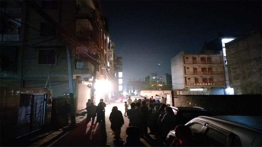 Earthquake in Delhi: दिल्ली में आया जबरदस्त भूकंप, काफी देर तक हिलती रही धरती