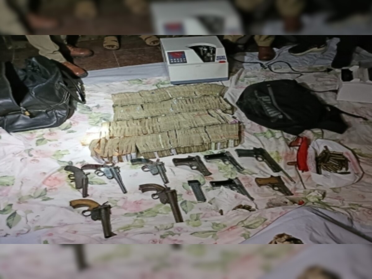 Atiq  Ahmed के ऑफिस पर छापा, कैश और हथियार बरामद