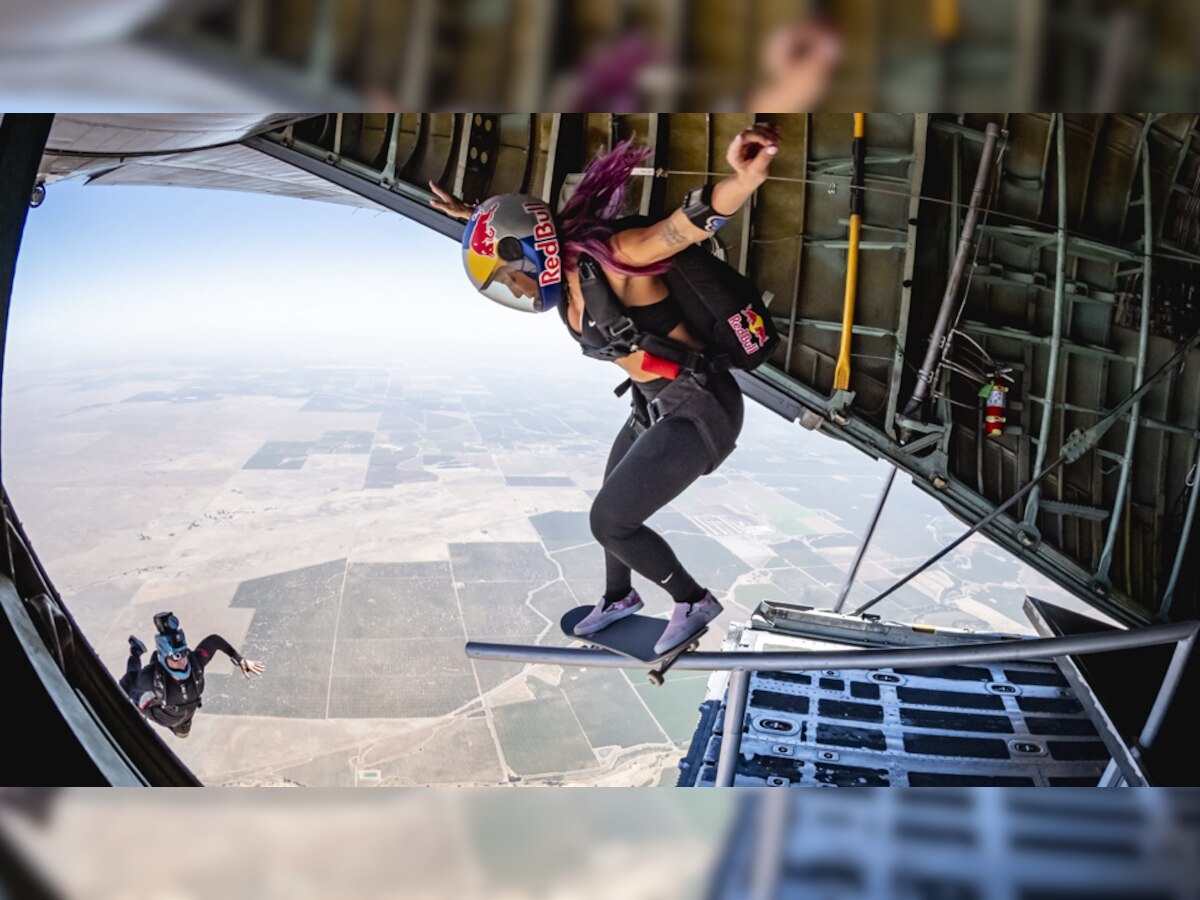 Watch: महिला ने स्केट के साथ 9 हजार फीट की ऊंचाई से लगाई छलांग, बना डाला वर्ल्ड रिकॉर्ड