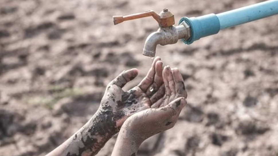 Pakistan News: खाना ही नहीं पीने के पानी के पड़ रहे हैं लाले, क्या मर जाएंगे लोग? Pakistan News: खाना ही नहीं पीने के पानी के पड़ रहे हैं लाले, क्या मर जाएंगे लोग?