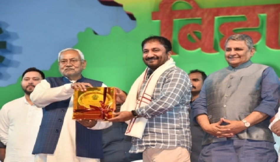 बिहार दिवस उत्सव को लेकर लोगों में उमंग, आनंद कुमार समेत 4 लोग हुए सम्मानित