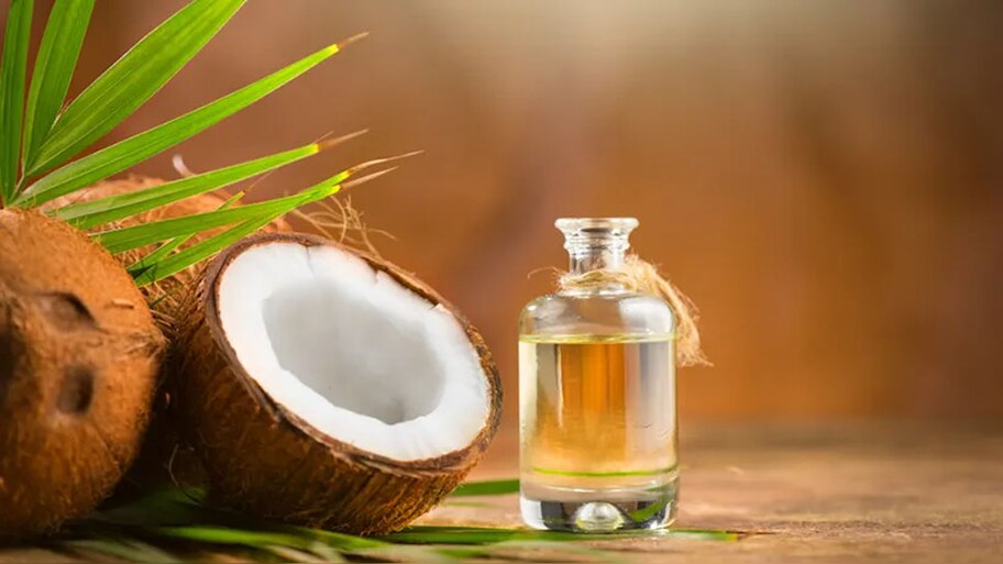 Hair Growth: नारियल के तेल का ये नुस्खा बालों को कर देगा जल्दी लंबा और घना!