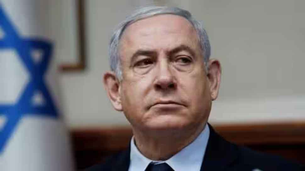 Israel: PM नेतन्याहू ने अपनी कुर्सी सेफ रखने के लिए किया ‘खेल’, विरोध में सड़कों पर उतरे लोग Israel: PM नेतन्याहू ने अपनी कुर्सी सेफ रखने के लिए किया ‘खेल’, विरोध में सड़कों पर उतरे लोग