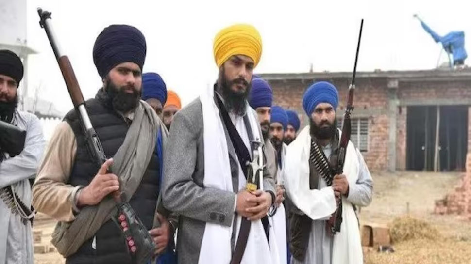 Amritpal Singh पर दिए गए बयान पर भारत का कनाड़ा पर पलटवार; कह डाली बड़ी बात Amritpal Singh पर दिए गए बयान पर भारत का कनाड़ा पर पलटवार; कह डाली बड़ी बात