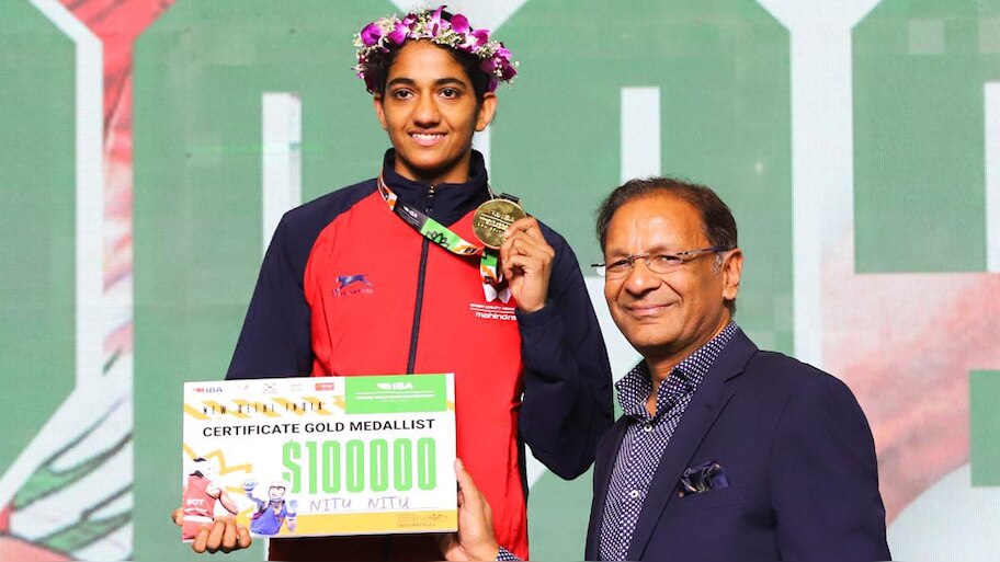 Nitu Ghanghas: जानें कौन हैं चैंपियन नीतू घंघास, हताश होकर छोड़ना चाहती थीं मुक्केबाजी