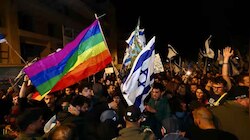 Israel: PM नेतन्याहू ने रक्षा मंत्री को हटाया, विरोध में सड़कों पर उतरे लोग 