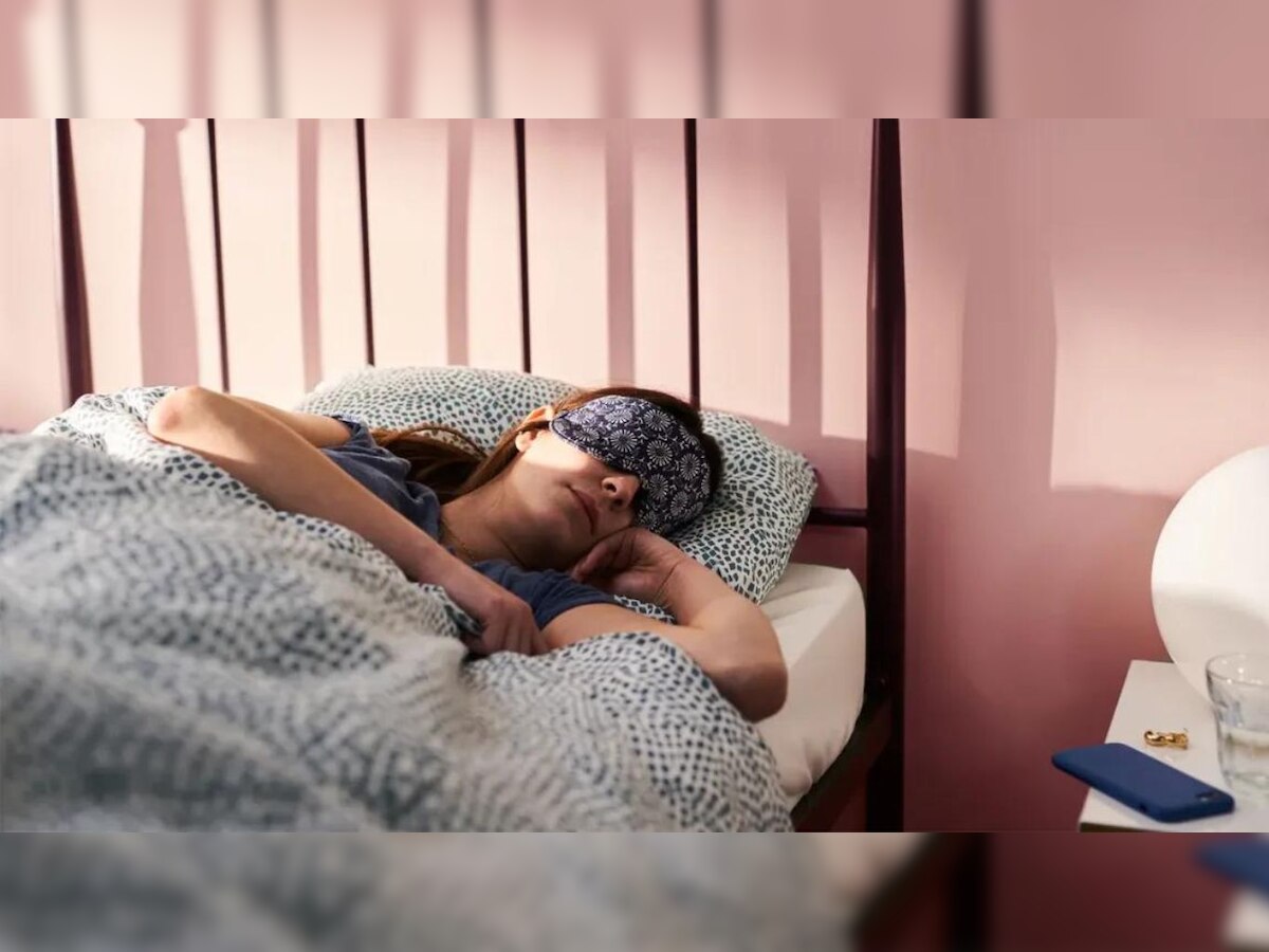 Oversleeping Side Effects: अगर आपको आती है बहुत नींद, तो हो जाए सावधान, ज्यादा सोने से भी हो सकते हैं बीमार 