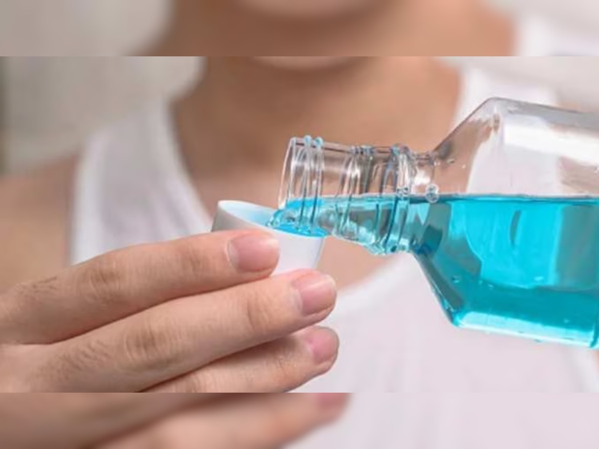 Benefits of Mouthwash: अगर आप भी हर दिन करते हैं माउथवॉश का यूज, तो जान लें इसके फाएदे और नुकसान 