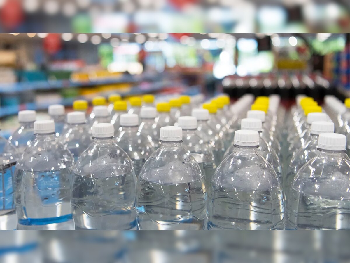 Water Crisis: बोतल वाला पानी भविष्य के लिए कितना खतरनाक? चौंकाने वाली रिपोर्ट में खुलासा