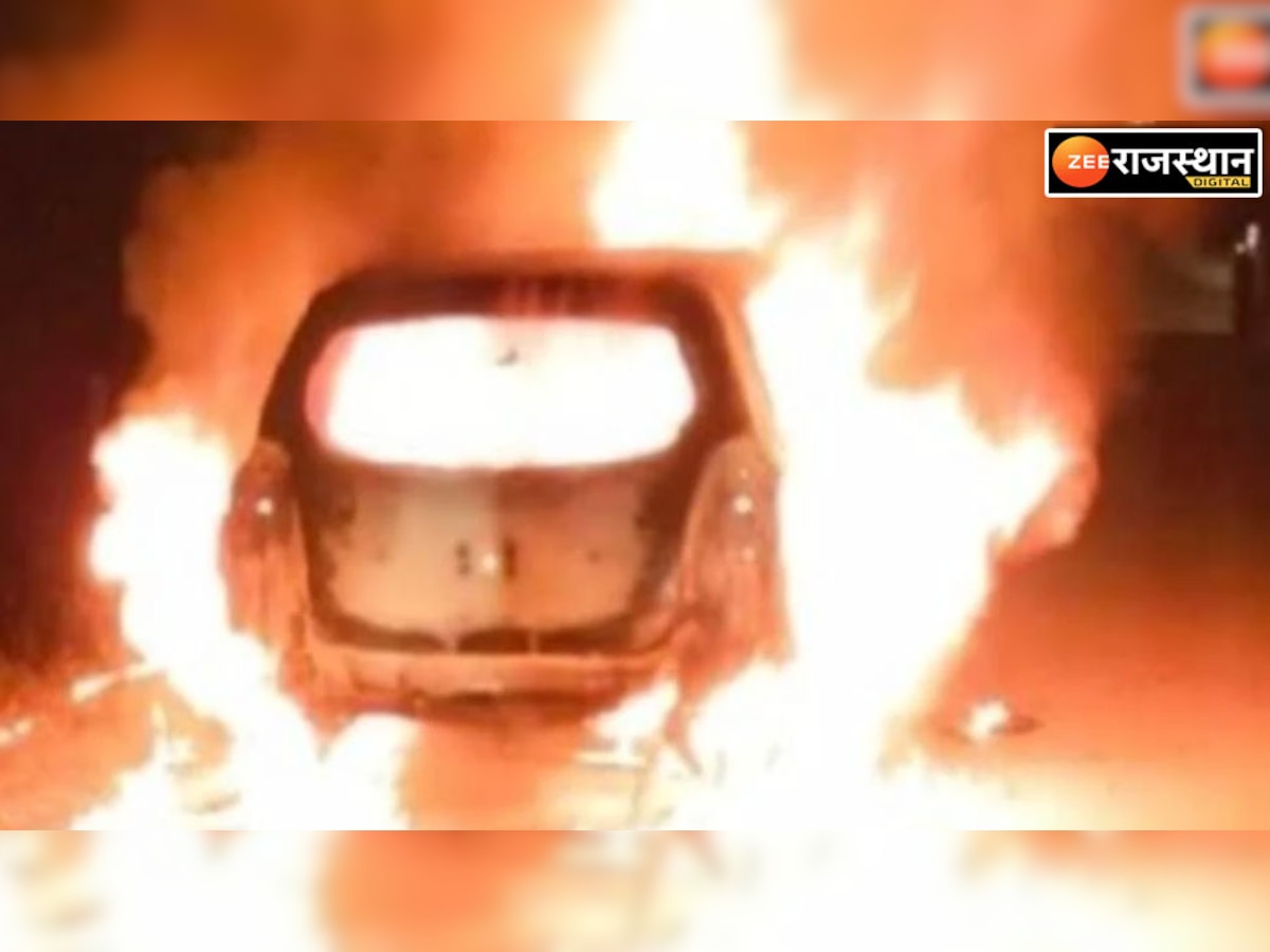 चित्तौड़गढ़ में अचानक कार में लगी आग, होटल मालिक जिंदा जलकर बना कंकाल 
