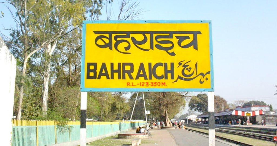 Bahraich: बेटे को ठीक करने के लिए 10 साल के भाई की दे दी बलि, गला काटकर कर दिया दफ्न Bahraich: बेटे को ठीक करने के लिए 10 साल के भाई की दे दी बलि, गला काटकर कर दिया दफ्न
