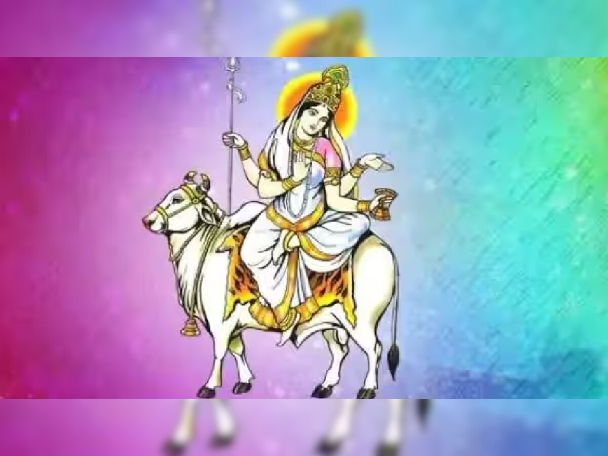 Navratri 2023 8th Day Puja: दुर्गाष्टमी पर कन्या पूजन के साथ मां महागौरी को इस मंत्र और भोग से करें प्रस्न्न, जानें पूजा विधि 