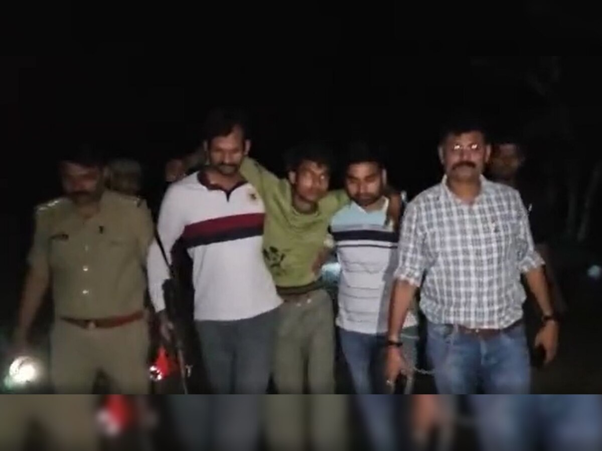 Jhansi News: झांसी में पुलिस और डकैतों के बीच हुई मुठभेड़, दो डकैतों के पैर में लगी गोली
