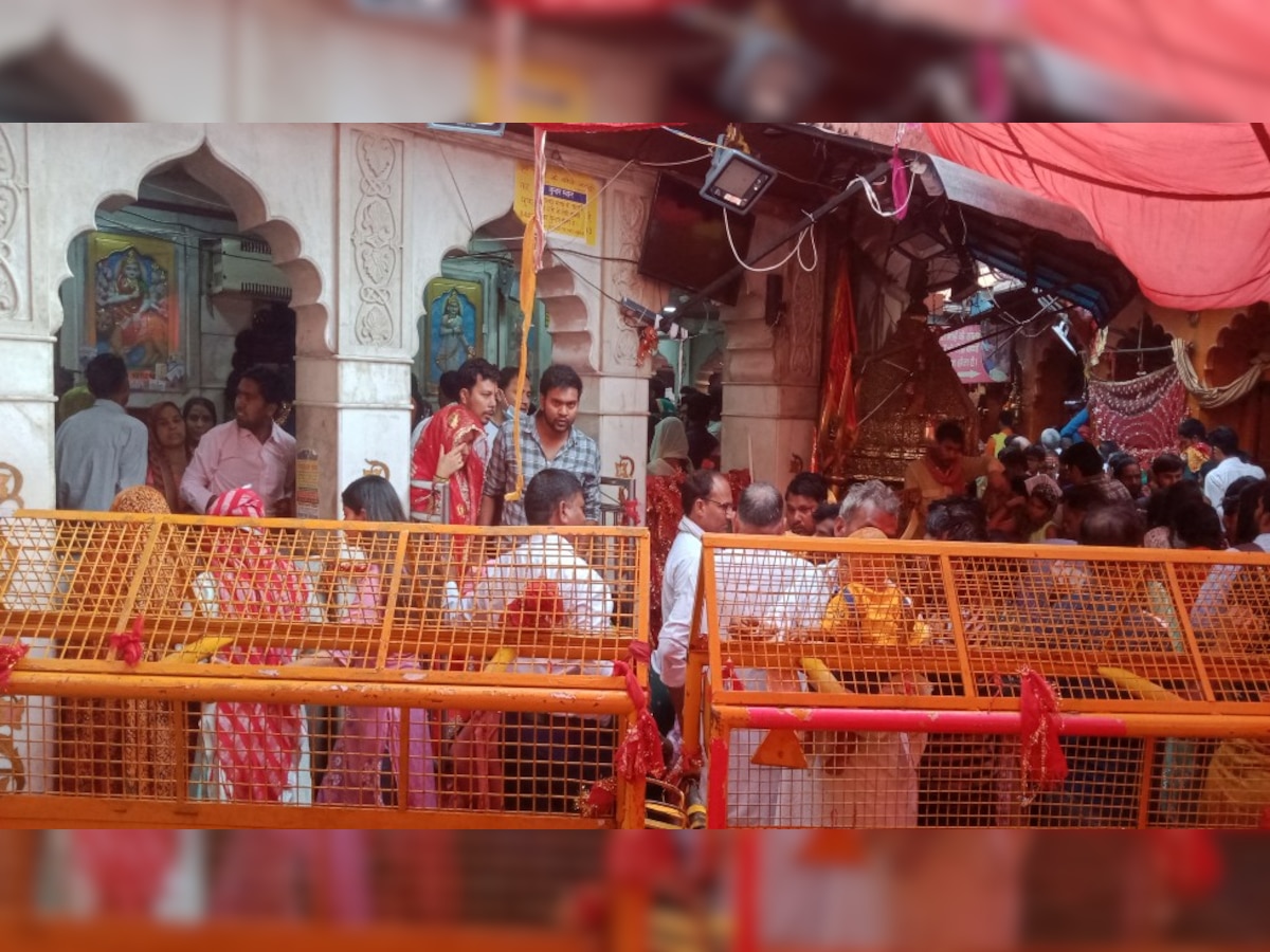 Navratri: दुर्गा अष्टमी पर कालकाजी मंदिर में उमड़ा श्रद्धालुओं का हुजूम,  किए गए ये इंतजाम