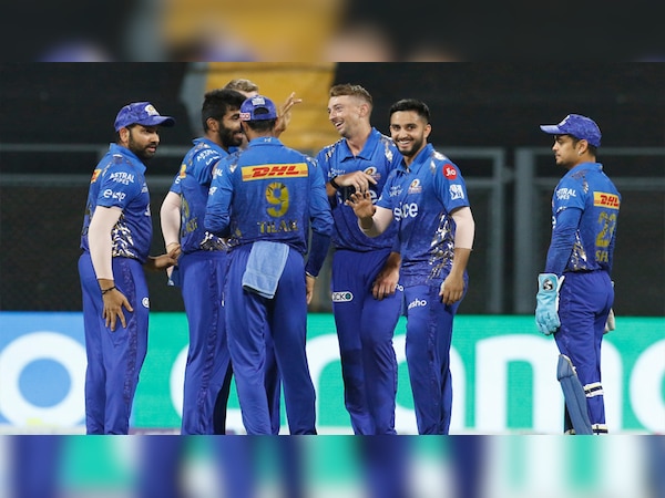 Mumbai Indians Updated Squad: मुंबई इंडियन्स ये प्लेयर्स हुए बाहर? जानें अपडेटिड स्क्वाड और प्लेइंग11